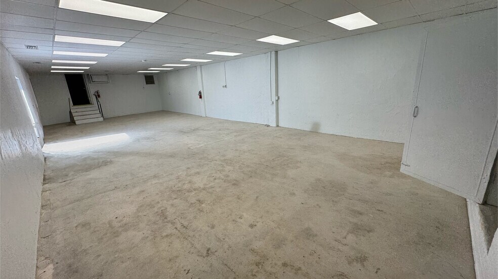 More Photos Of 7330 NE 4th Ct, Miami Showroom For Lease