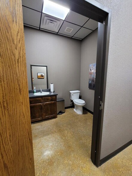 More Photos Of 6308 S County Road 1270, Midland Warehouse For Lease