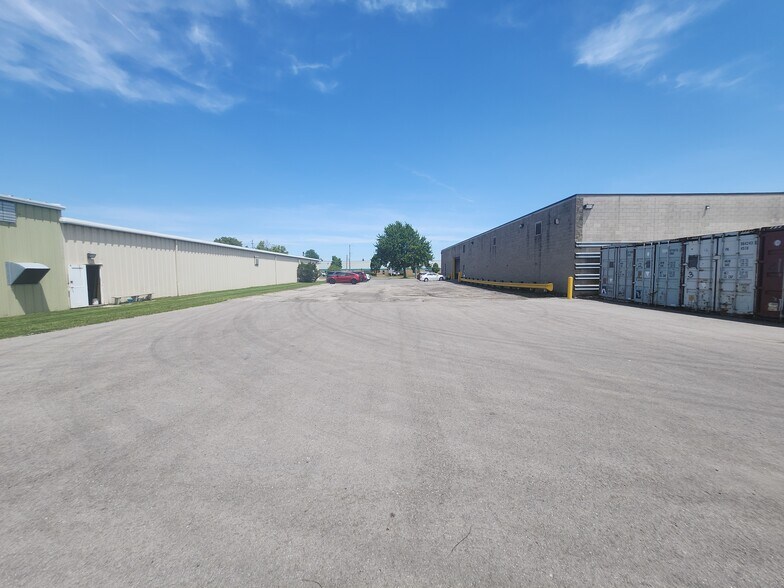 More Photos Of 1019 Adelaide St S, London Warehouse For Sale