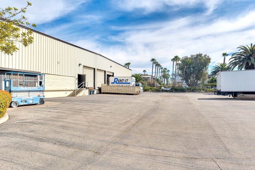 More Photos Of 5201 6th St, Carpinteria Manufacturing For Lease