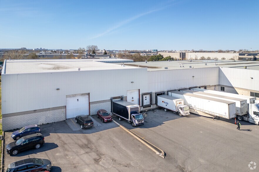 More Photos Of 1415 32e Avenue, Montréal Distribution For Lease