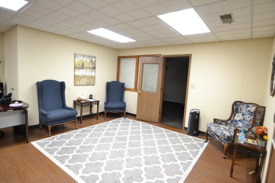 More Photos Of 1 Crown Dr, Kirksville Office For Sale