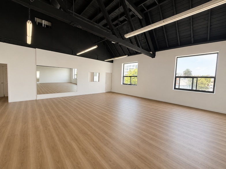 More Photos Of 2865-2875 W 7th St, Los Angeles General Retail For Lease