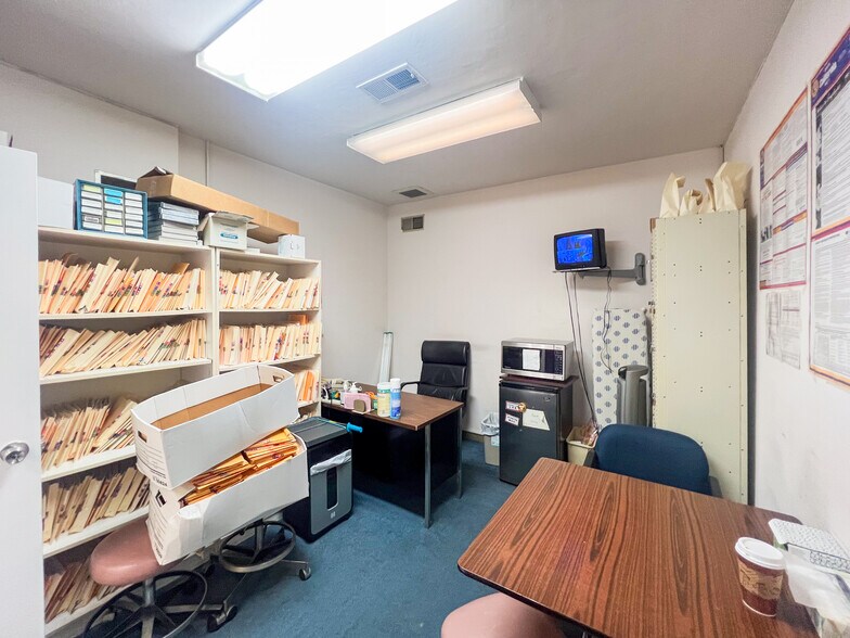 More Photos Of 160 Waverly Pl, San Francisco Storefront Retail Office For Lease