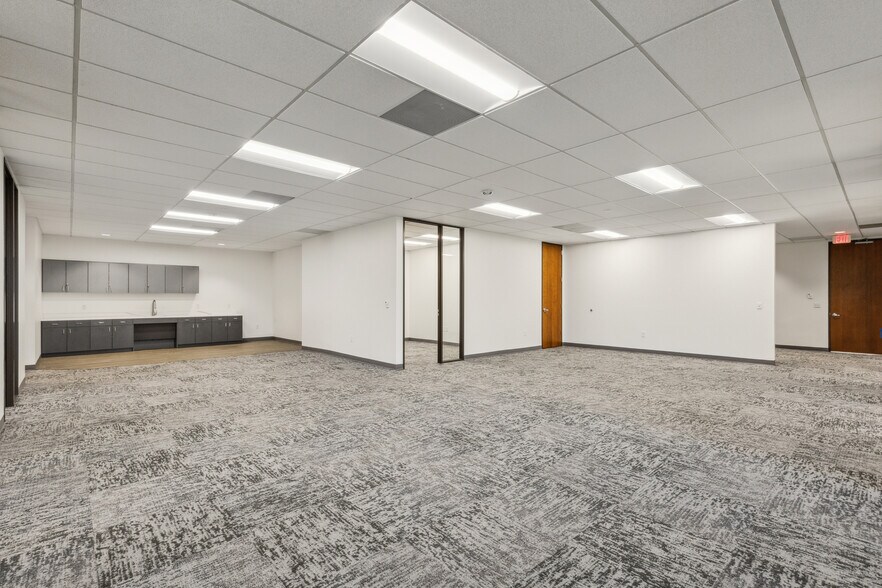 More Photos Of 2121 Midway Rd, Carrollton Office For Lease