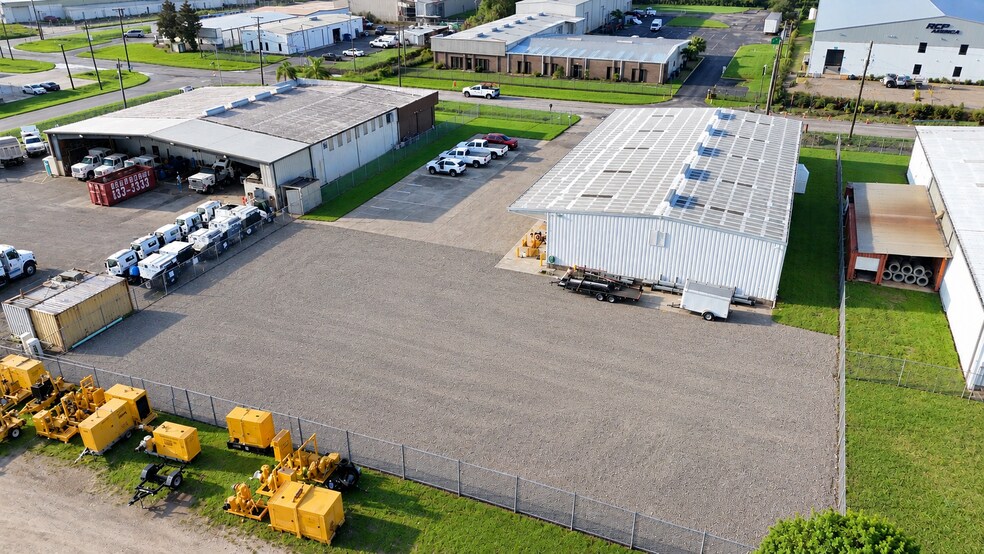 More Photos Of 8916 Maislin Dr, Tampa Warehouse For Lease
