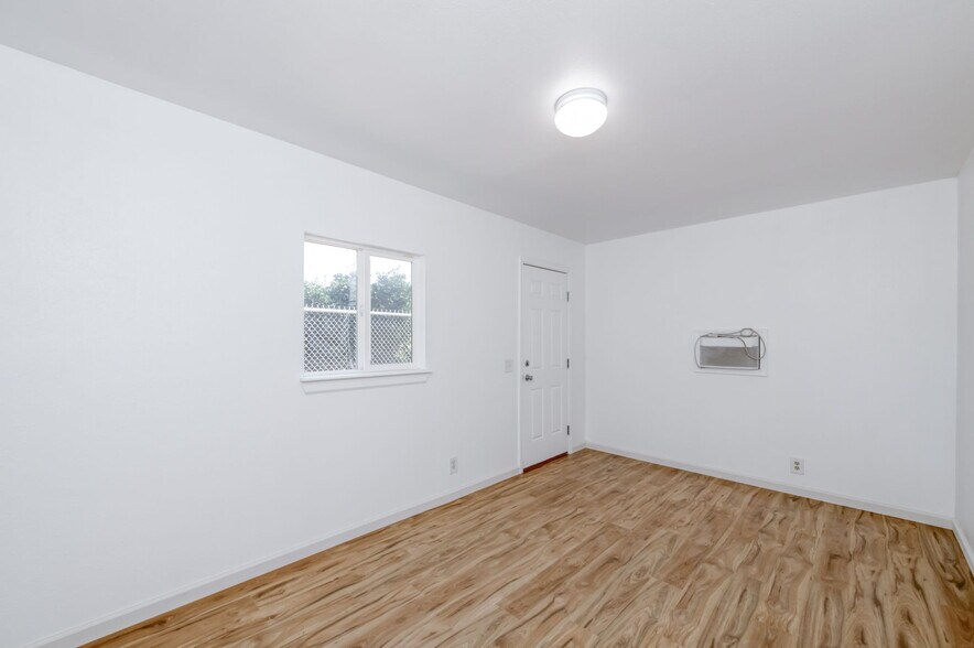 More Photos Of 12712 E McKinley Ave, Sanger Flex For Lease