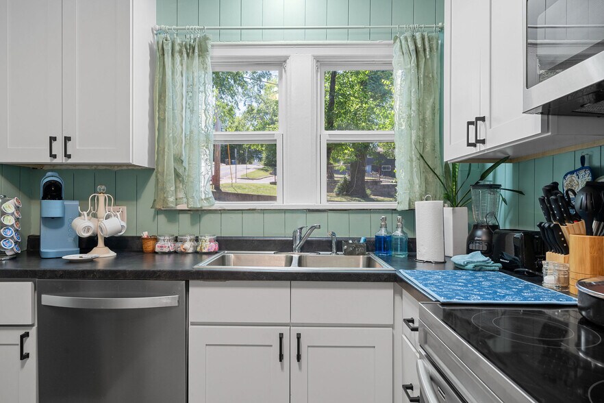 More Photos Of 500 S 2nd St, Branson Specialty For Sale