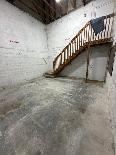 More Photos Of 2700 Evans Ave, Fort Myers Light Manufacturing For Lease