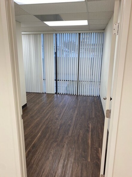 More Photos Of 321 N Aviador St, Camarillo Light Manufacturing For Lease