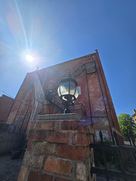 More Photos Of 726 Bank St NE, Decatur Storefront Retail Office For Lease