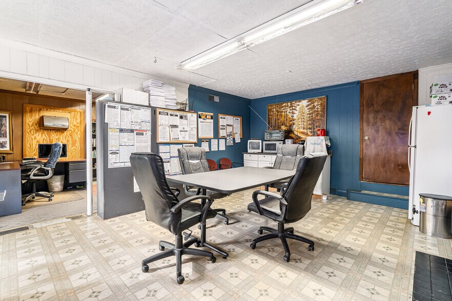 More Photos Of 3958 Cane Run Rd, Louisville Freestanding For Sale