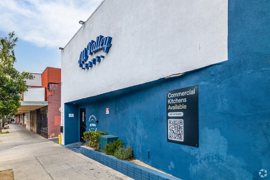 More Photos Of 14435 Victory Blvd, Van Nuys Health Club For Lease