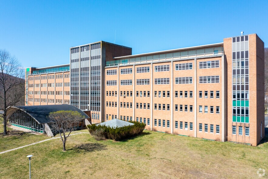 More Photos Of 101 Broad St, Ashland Hospital For Sale