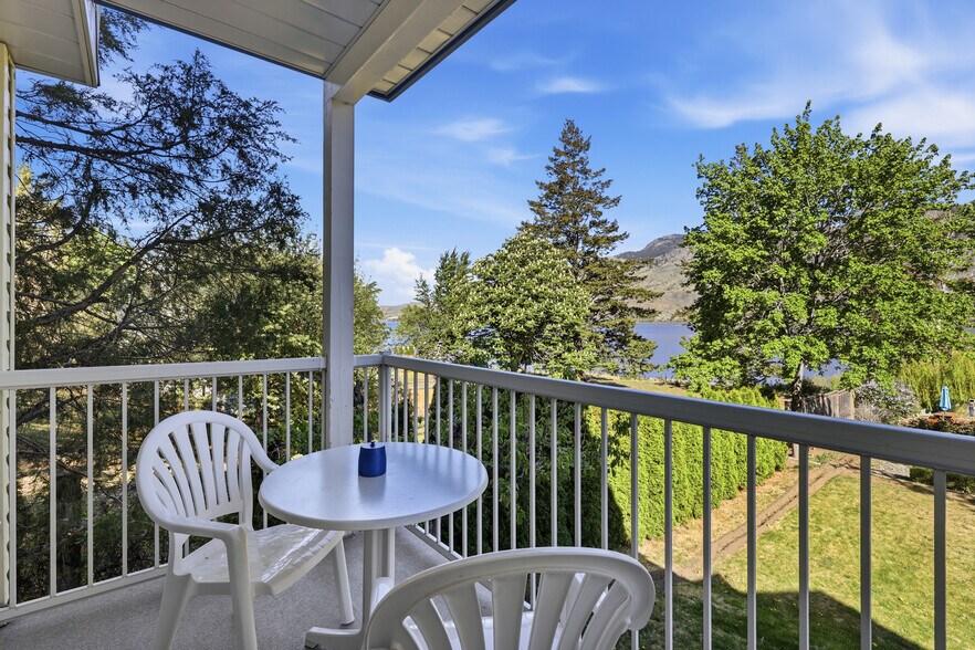 More Photos Of 7001 Savona Access Rd, Thompson-Nicola Hotel For Sale