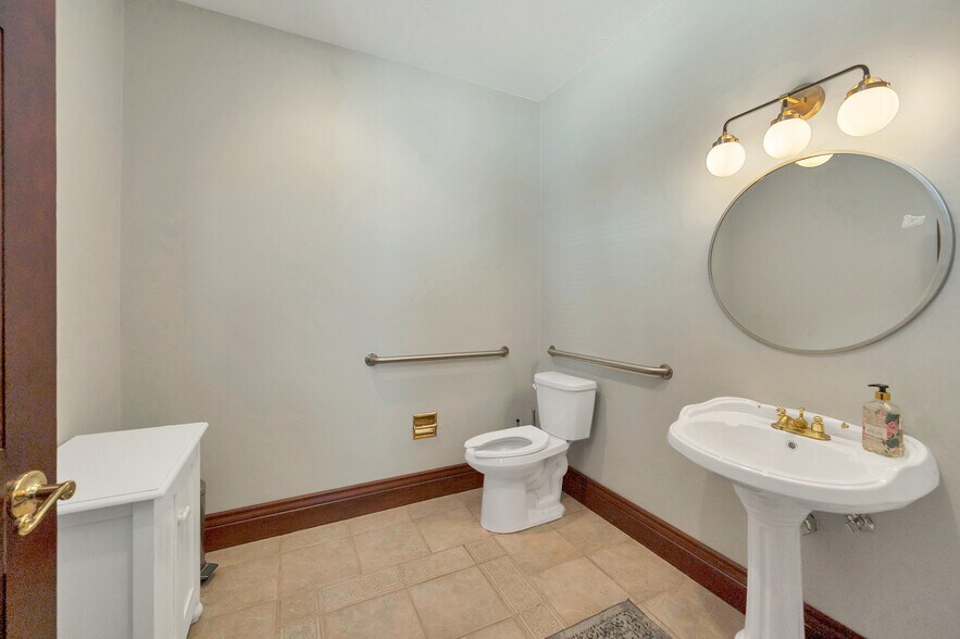 More Photos Of 125 S Quincy St, Green Bay Office For Sale