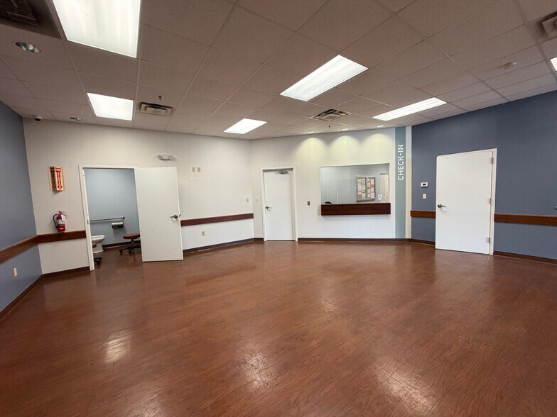 More Photos Of 1215 Dunn Ave, Jacksonville Medical For Lease
