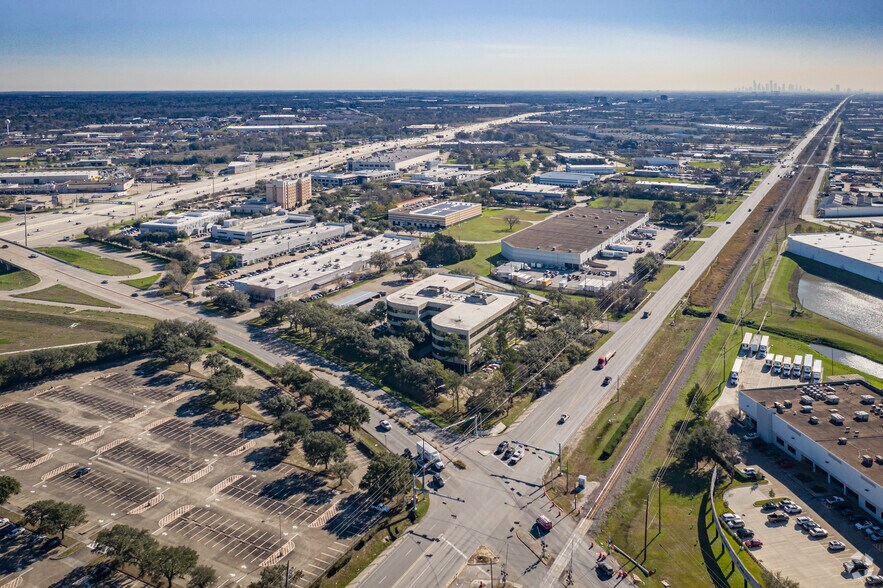 More Photos Of 10235 W Little York Rd, Houston Office For Lease