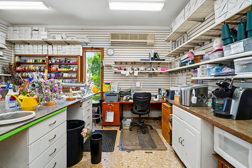 More Photos Of 11 Turnpike Rd, Jaffrey Freestanding For Sale