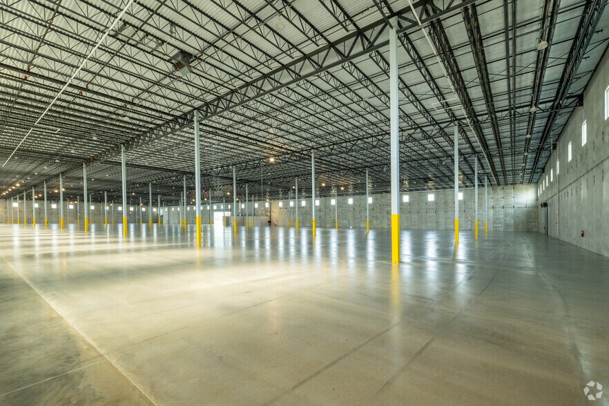 More Photos Of Long Island Expy @ Sills Rd, Medford Distribution For Lease