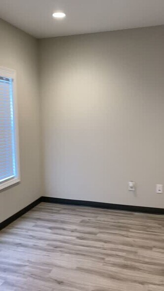 Primary Photo Of 245-251 River Park North Dr, Woodstock Medical For Lease