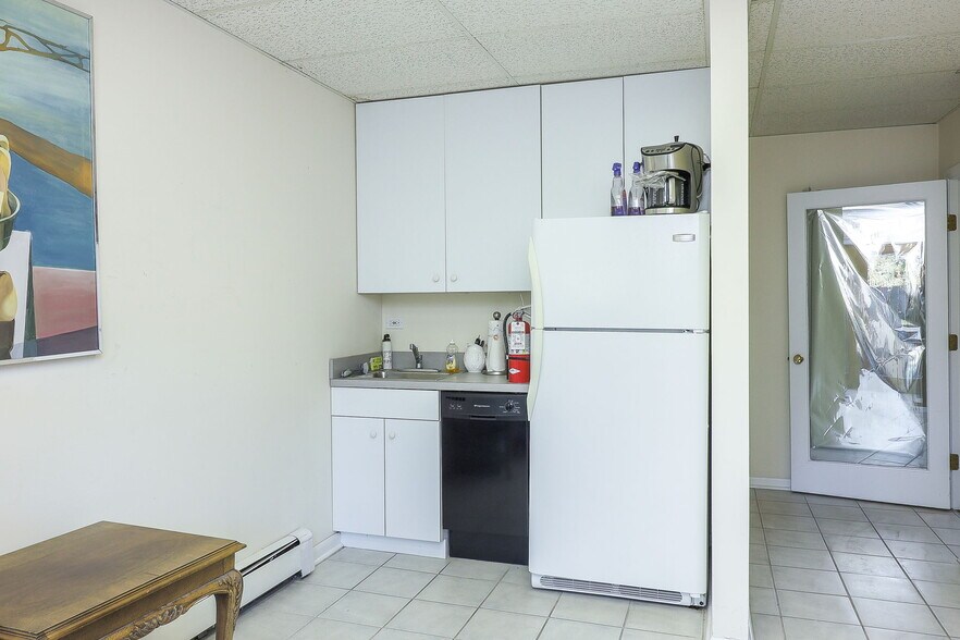 More Photos Of 152 Burlington Ave, Clarendon Hills Storefront Retail Office For Sale