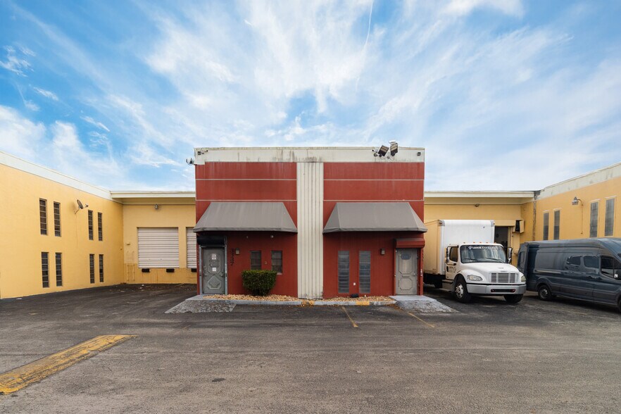 More Photos Of 3337 NW 74th Ave, Miami Warehouse For Sale