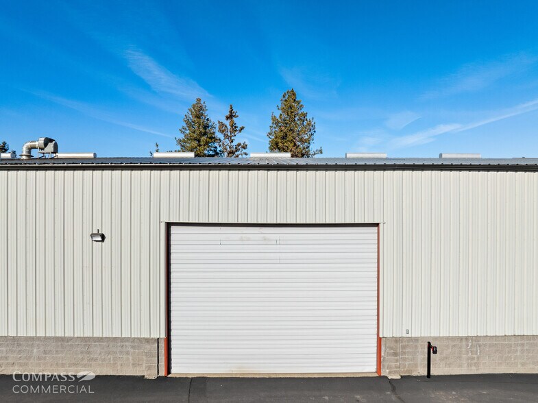 More Photos Of 110 SE 9th St, Bend Manufacturing For Lease