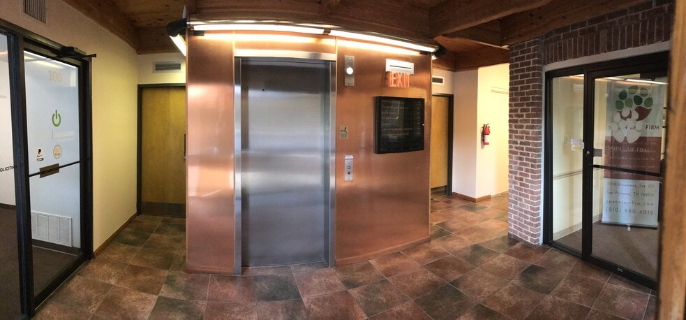 More Photos Of 3308 Broadway St, San Antonio Office For Sale
