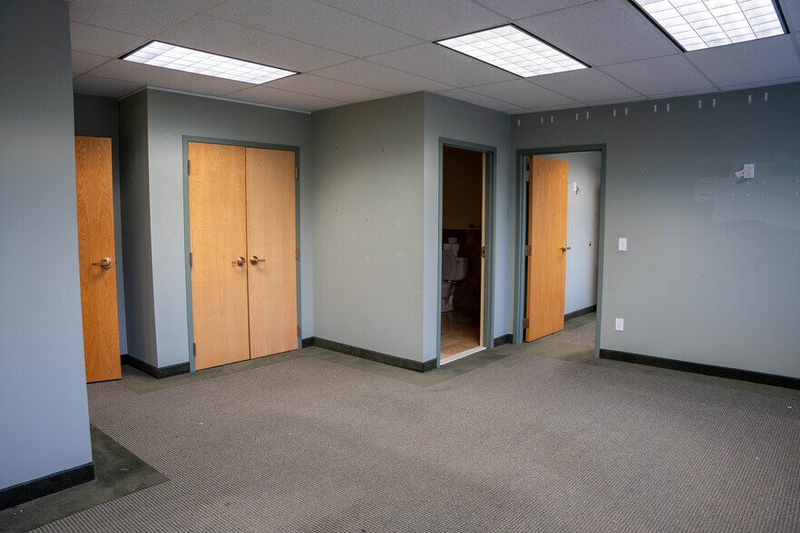 More Photos Of 441 New Karner Rd, Albany Office For Lease