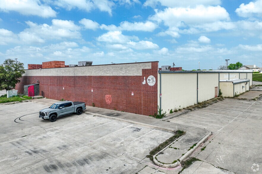 More Photos Of 3025 Altamesa Blvd, Fort Worth Freestanding For Sale