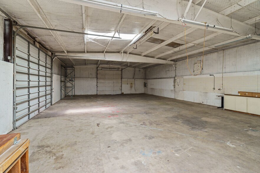 More Photos Of 621 Industrial Blvd, Grapevine Distribution For Sale