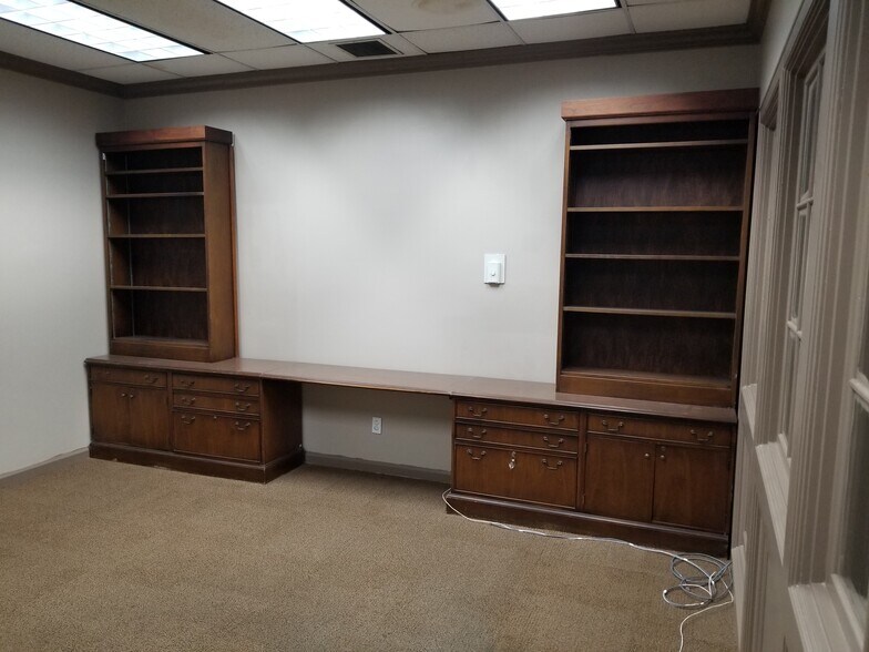 More Photos Of 49 Public Sq, Shelbyville Office For Sale