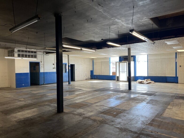 More Photos Of 60 E Rock St, Harrisonburg Light Distribution For Sale