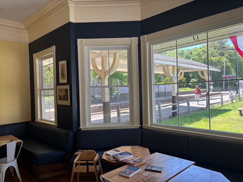 More Photos Of 3 Oak St, Beverly Restaurant For Sale