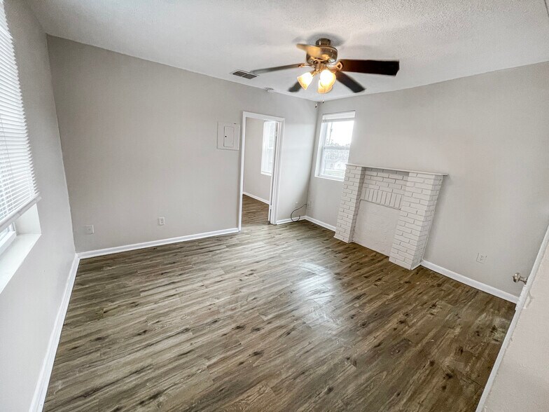 More Photos Of 321 W Ianthe St, Tavares Multifamily For Sale