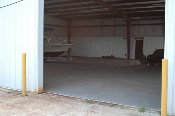 More Photos Of 3165 N John Young Pky, Orlando Showroom For Lease