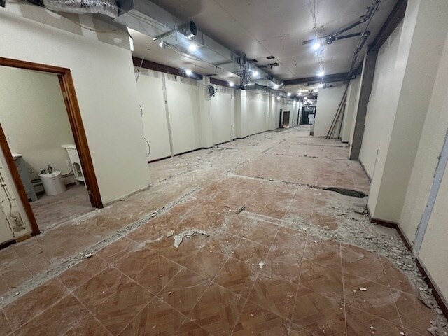 More Photos Of 92-05 Roosevelt Ave, Jackson Heights Storefront Retail Office For Lease