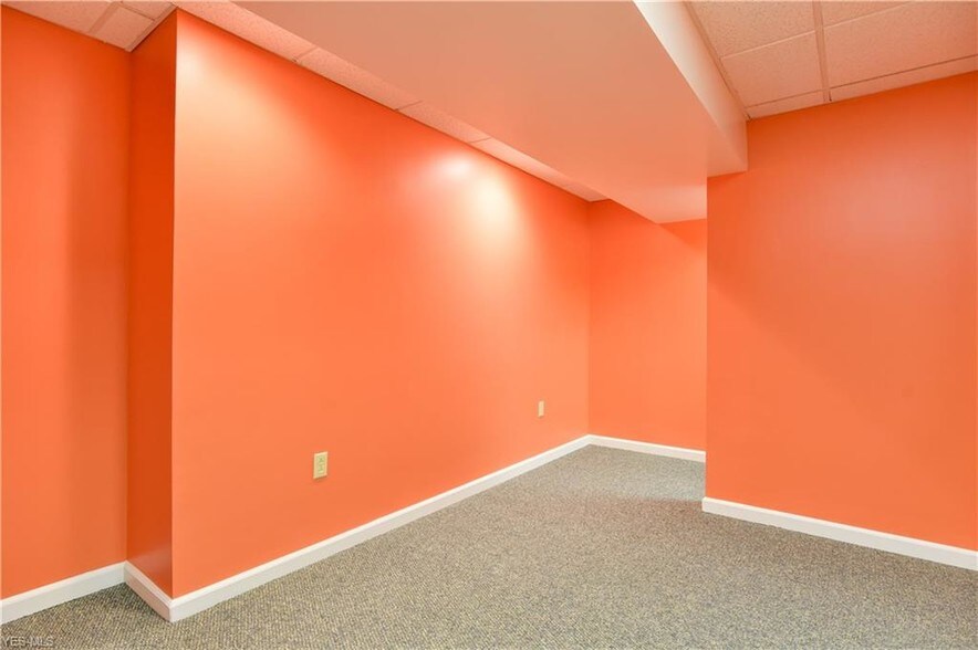 More Photos Of 8790 E Market St, Warren Medical For Sale