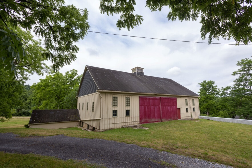 More Photos Of 1207 Flohrs Church Rd, Biglerville Hospitality For Sale