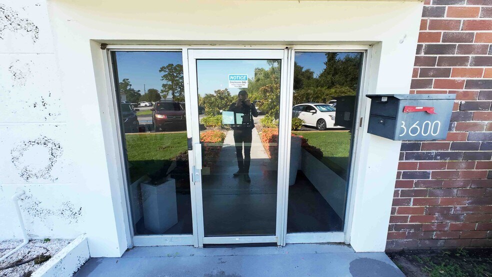 More Photos Of 7490 N 36th St, Pinellas Park Loft Creative Space For Lease