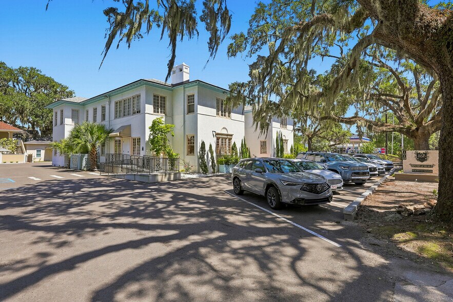 More Photos Of 1010 E Victory Dr, Savannah Office For Lease