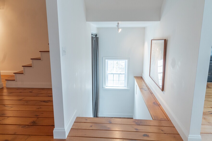 More Photos Of 72 Main St, Wiscasset Storefront Retail Residential For Sale