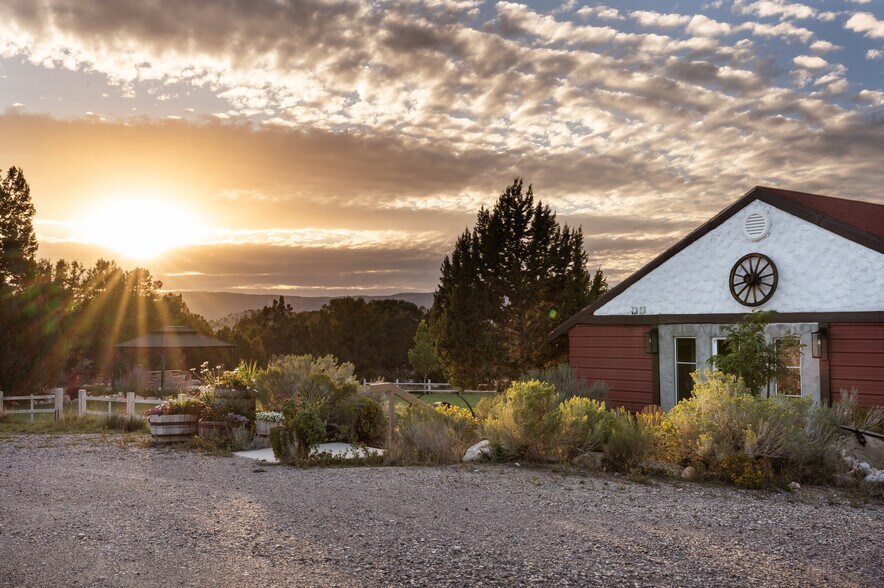 More Photos Of 11550 Pigeon Hollow Rd, Spring City Hotel For Sale