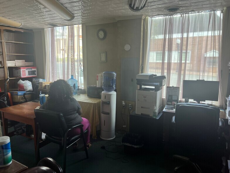 More Photos Of 124 E College Ave, Ashburn Loft Creative Space For Sale