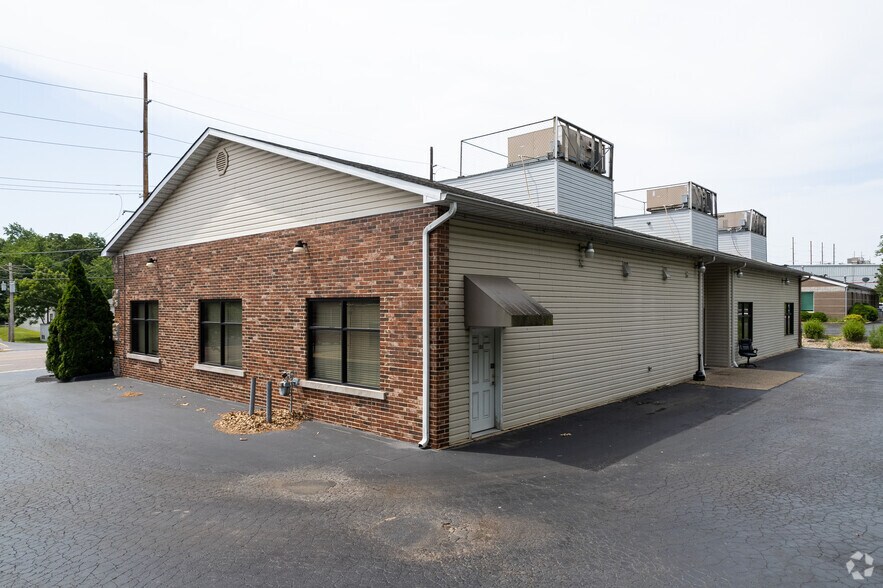 More Photos Of 11647 Gravois Rd, Saint Louis Office For Lease