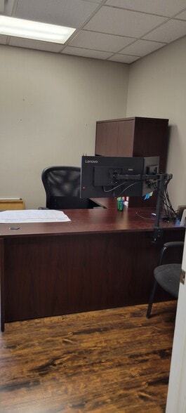 More Photos Of 4882 English Towne Dr, Memphis Warehouse For Lease