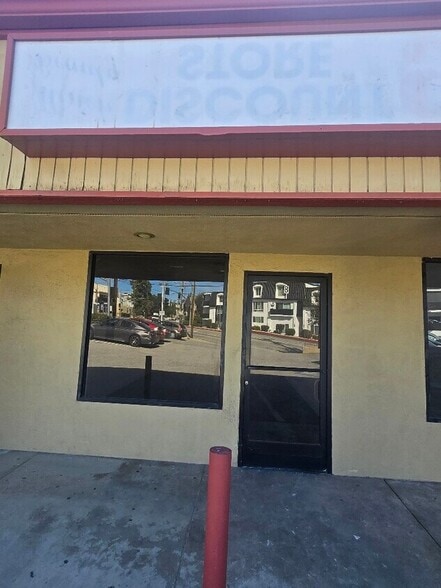 More Photos Of 4050 La Crescenta Ave, Montrose Storefront For Lease
