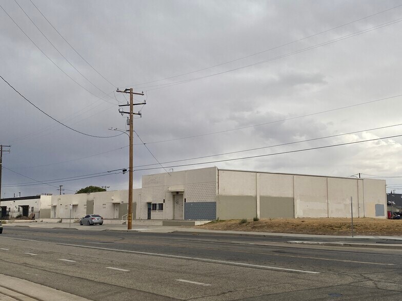 More Photos Of 44820 Yucca Ave, Lancaster Warehouse For Sale