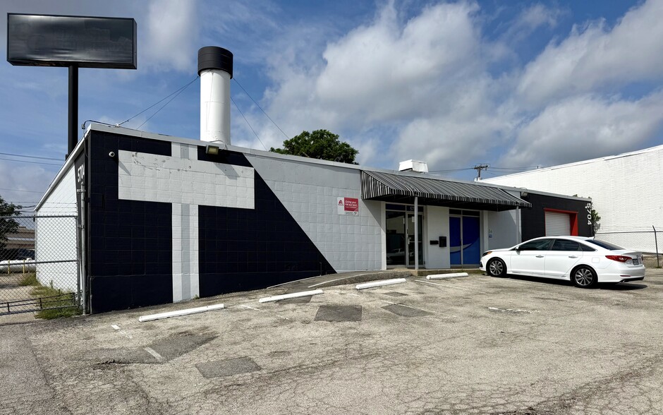 Primary Photo Of 5704 Kenwick St, San Antonio Service For Lease